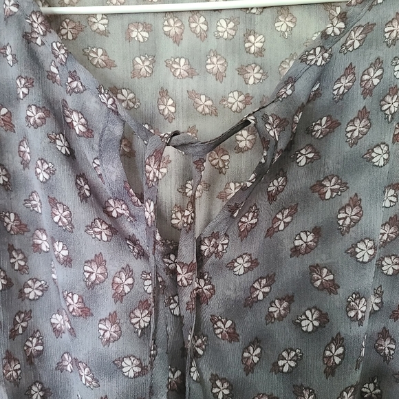 🌻2 for $6 Suzy Shier Top. Size M - Picture 3 of 5